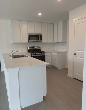 4-bedroom rental at 222 Amy in San Antonio, TX — photo 3