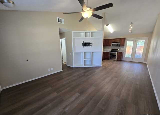 3-bedroom rental at 9140 Timber Path Unit 2702 in San Antonio, TX — photo 3