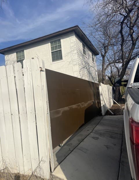 1-bedroom rental at 1750 W Craig Pl in San Antonio, TX — photo 2