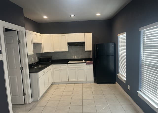 1-bedroom rental at 1750 W Craig Pl in San Antonio, TX — photo 5