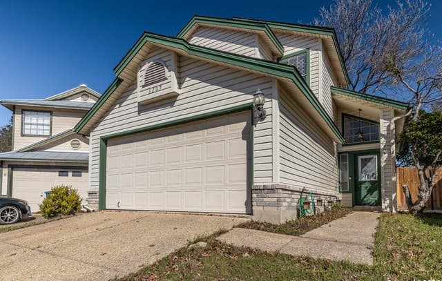 3-bedroom rental at 3207 Stoney Sq in San Antonio TX