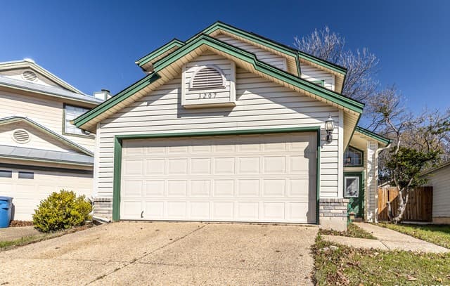 3-bedroom rental at 3207 Stoney Sq in San Antonio, TX — photo 2