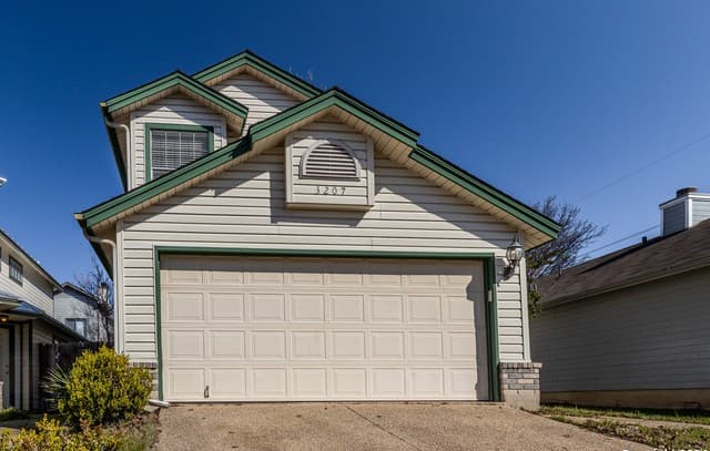 3-bedroom rental at 3207 Stoney Sq in San Antonio, TX — photo 3