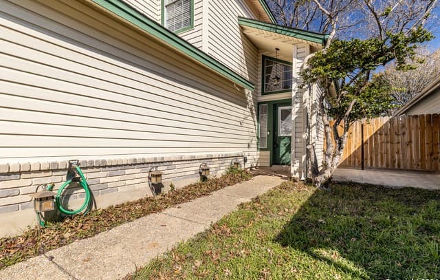 3-bedroom rental at 3207 Stoney Sq in San Antonio, TX — photo 5