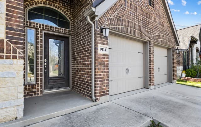 4-bedroom rental at 9114 Yearling St in San Antonio, TX — photo 2