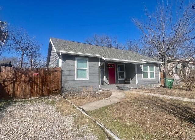 3-bedroom rental at 1035 Wildwood in San Antonio, TX — photo 2