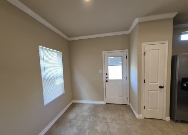 3-bedroom rental at 6515 Marcel Way Unit 101 in San Antonio, TX — photo 4