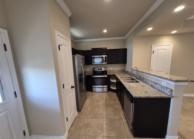 3-bedroom rental at 6515 Marcel Way Unit 101 in San Antonio, TX — photo 5