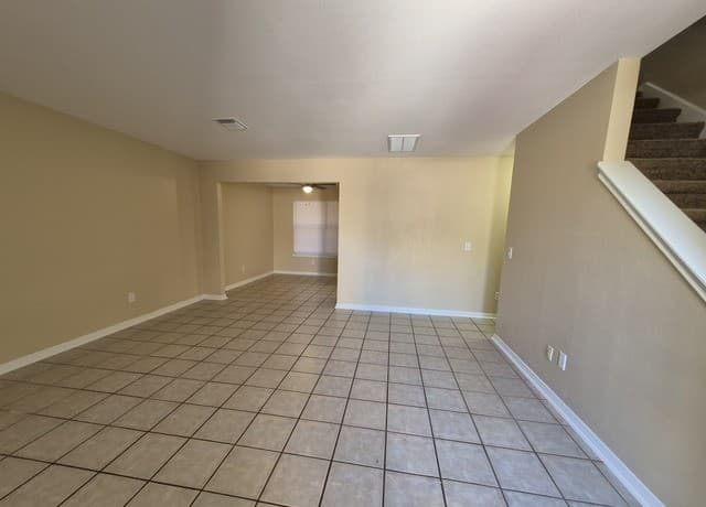 4-bedroom rental at 5907 Deer Lake in San Antonio, TX — photo 4