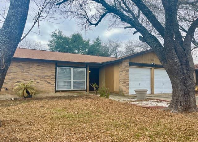 3-bedroom rental at 4942 Grey Hawk St in San Antonio, TX — photo 2