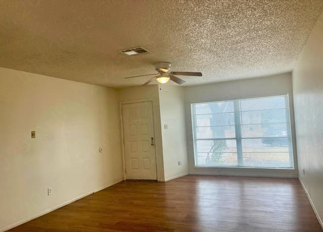 3-bedroom rental at 4942 Grey Hawk St in San Antonio, TX — photo 5