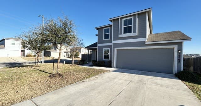 4-bedroom rental at 14702 Harlequin Duck in San Antonio, TX — photo 2