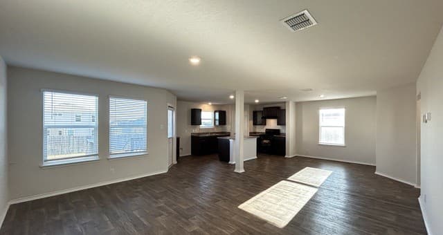 4-bedroom rental at 14702 Harlequin Duck in San Antonio, TX — photo 3