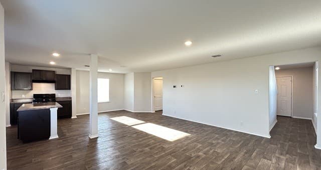 4-bedroom rental at 14702 Harlequin Duck in San Antonio, TX — photo 4