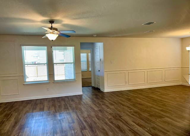3-bedroom rental at 8563 Redhawk Loop in San Antonio, TX — photo 5