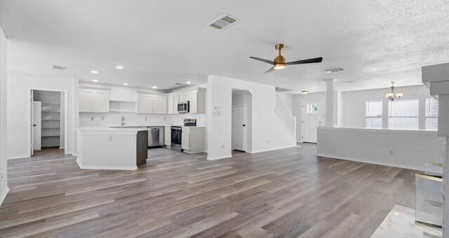 3-bedroom rental at 1021 Bridgemont Pl in Schertz, TX — photo 5