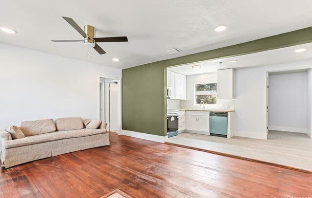 4-bedroom rental at 106 Pilgrim in San Antonio, TX — photo 2