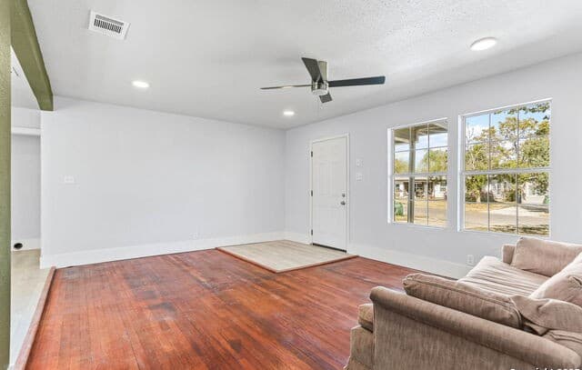 4-bedroom rental at 106 Pilgrim in San Antonio, TX — photo 4