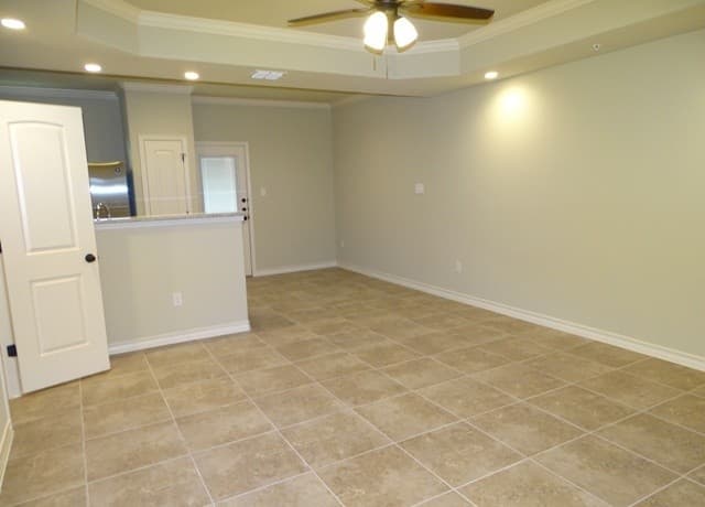 3-bedroom rental at 6406 Luglio Lane Unit 102 in San Antonio, TX — photo 2