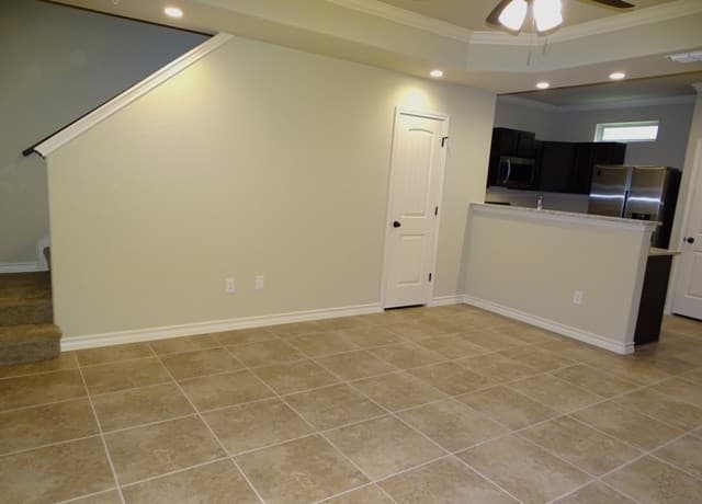 3-bedroom rental at 6406 Luglio Lane Unit 102 in San Antonio, TX — photo 3