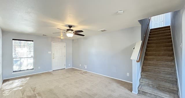 3-bedroom rental at 9506 Mustang Farm in San Antonio, TX — photo 3