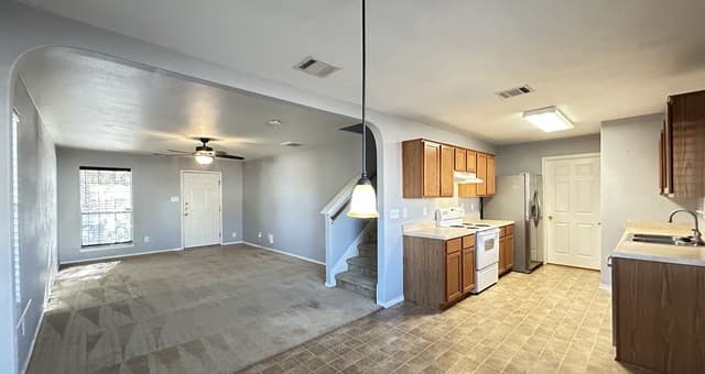 3-bedroom rental at 9506 Mustang Farm in San Antonio, TX — photo 4