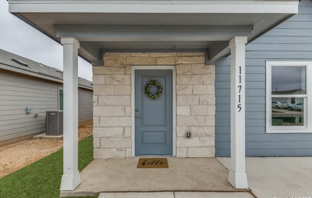 3-bedroom rental at 11715 Blasting Way in San Antonio, TX — photo 2