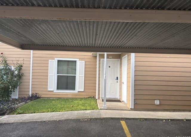 2-bedroom rental at 7322 Oak Manor Unit 41 in San Antonio, TX — photo 3