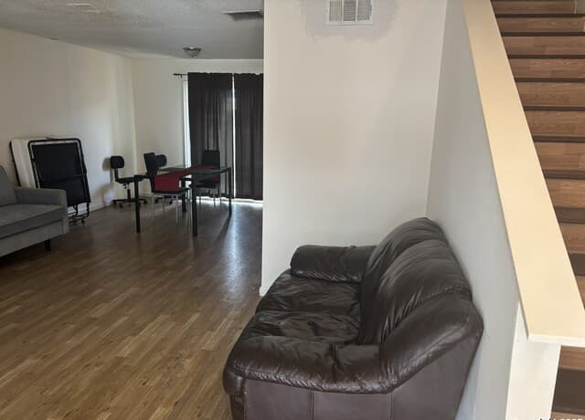 2-bedroom rental at 7322 Oak Manor Unit 41 in San Antonio, TX — photo 5