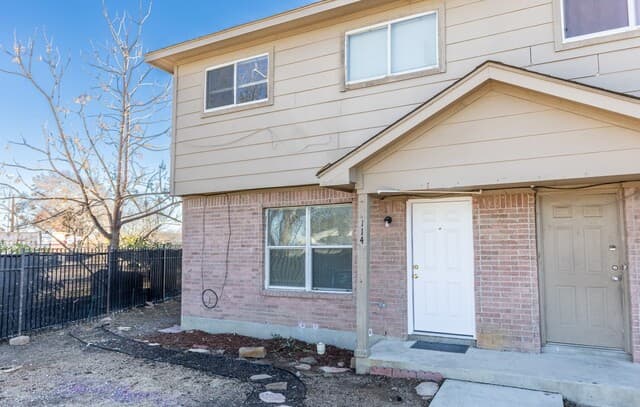 3-bedroom rental at 114 Garner in San Antonio, TX — photo 2