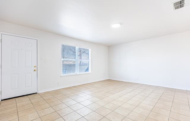 3-bedroom rental at 114 Garner in San Antonio, TX — photo 5