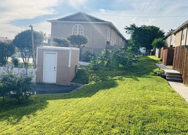 3-bedroom rental at 7322 Oak Manor Dr Unit 35 in San Antonio, TX — photo 3