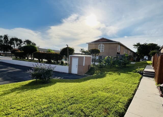 3-bedroom rental at 7322 Oak Manor Dr Unit 35 in San Antonio, TX — photo 5
