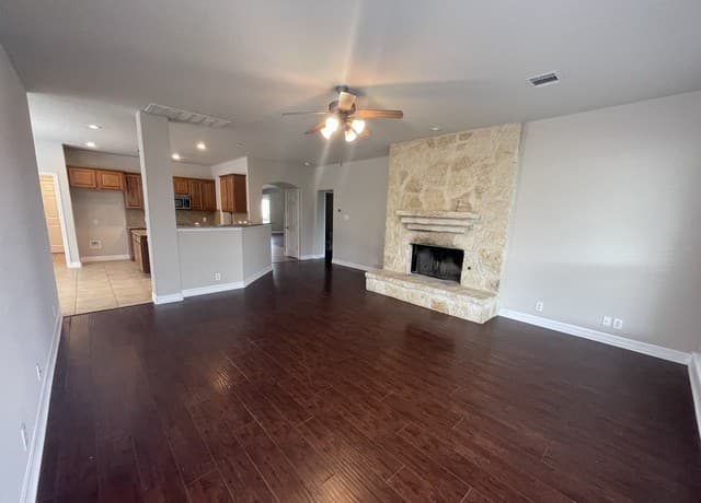4-bedroom rental at 522 Calm Springs in San Antonio, TX — photo 4