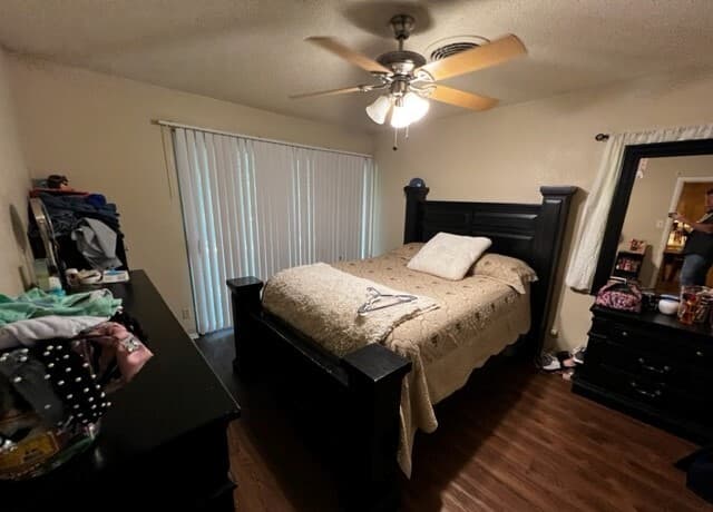 3-bedroom rental at 5031 Lancelot in San Antonio, TX — photo 4