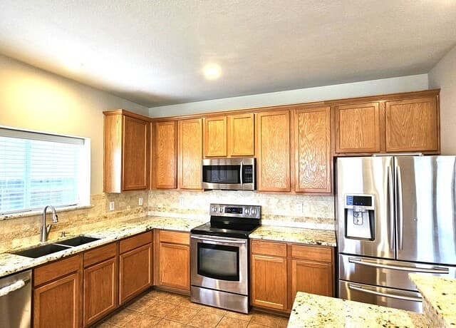 3-bedroom rental at 400 Apache Ledge in Cibolo, TX — photo 3