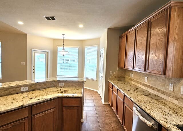 3-bedroom rental at 400 Apache Ledge in Cibolo, TX — photo 4