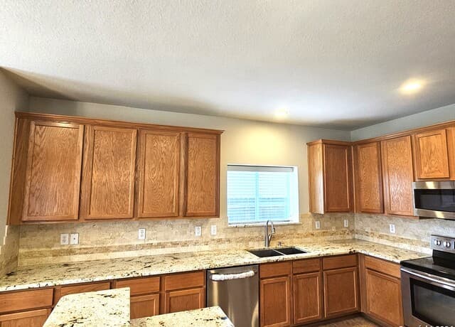 3-bedroom rental at 400 Apache Ledge in Cibolo, TX — photo 5