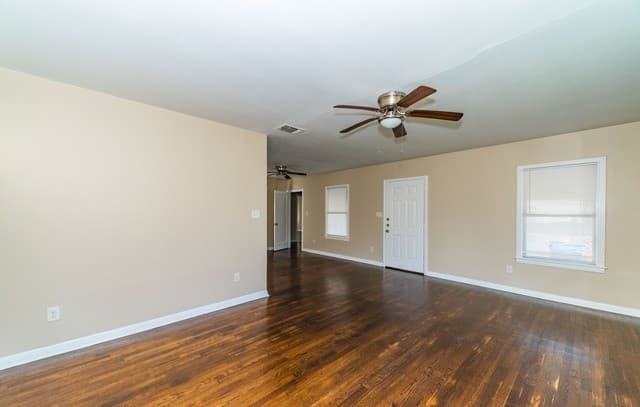 3-bedroom rental at 418 Bailey in San Antonio, TX — photo 2