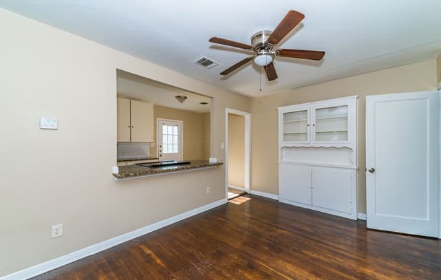 3-bedroom rental at 418 Bailey in San Antonio, TX — photo 5