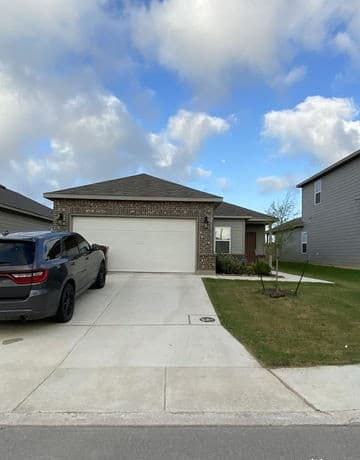 3-bedroom rental at 4511 Heathers Star in St Hedwig TX