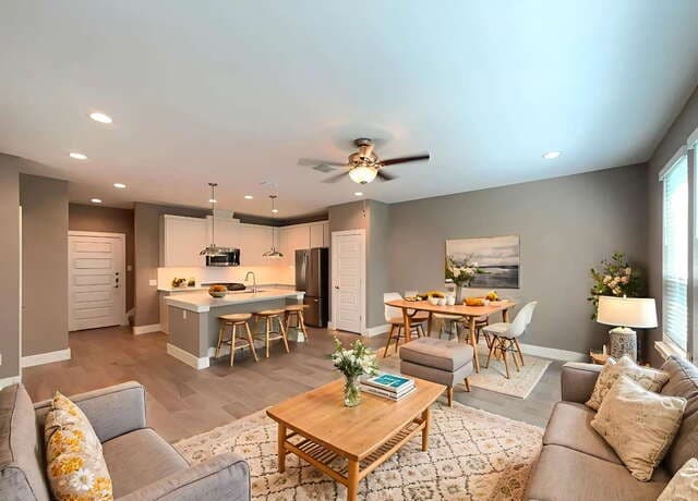3-bedroom rental at 1511 E Sandalwood Unit 11 in San Antonio, TX — photo 2