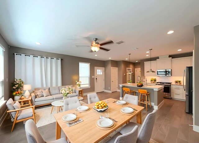 3-bedroom rental at 1511 E Sandalwood Unit 11 in San Antonio, TX — photo 3