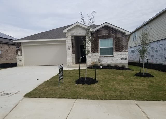 3-bedroom rental at 210 Holland Park in Schertz, TX — photo 3