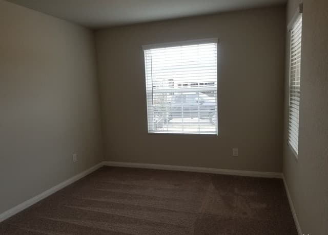 3-bedroom rental at 210 Holland Park in Schertz, TX — photo 5