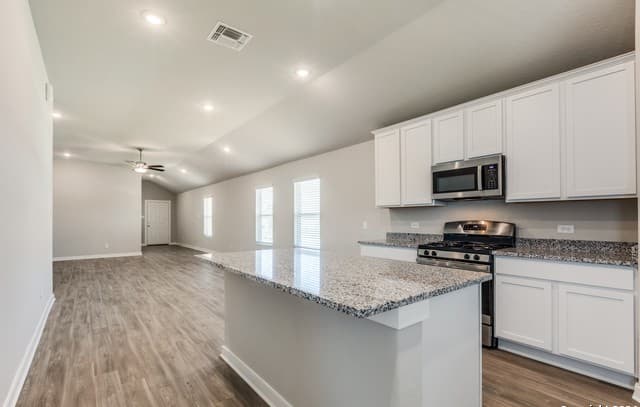 3-bedroom rental at 13602 Crossbow Ridge in San Antonio, TX — photo 4