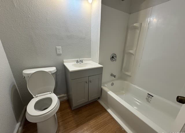 1-bedroom rental at 407 E Locust Unit 5 in San Antonio, TX — photo 5