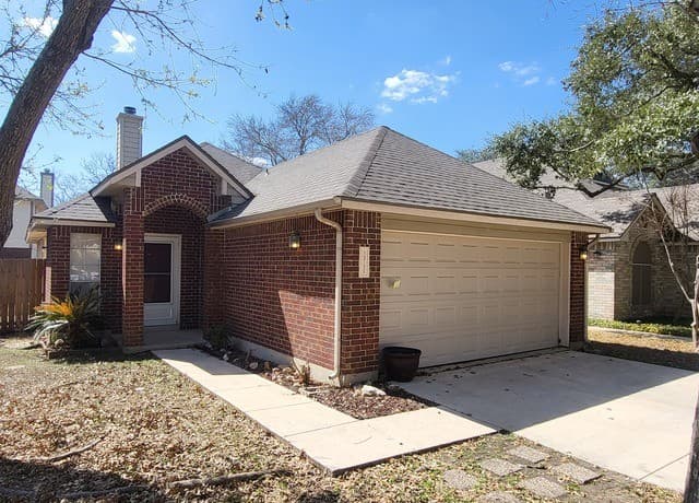 3-bedroom rental at 12122 Netherwood in San Antonio, TX — photo 2