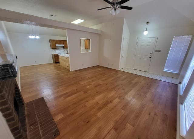 3-bedroom rental at 12122 Netherwood in San Antonio, TX — photo 4