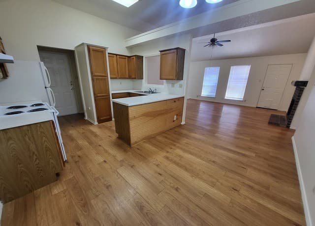 3-bedroom rental at 12122 Netherwood in San Antonio, TX — photo 5